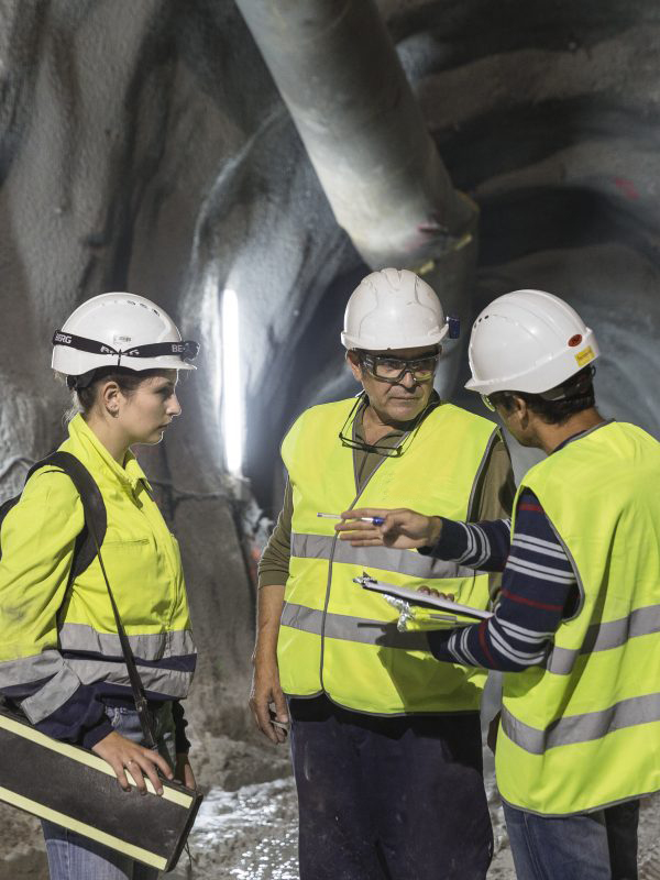 trabajadores en obra de Orastai agroman